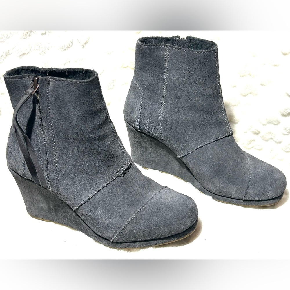 TOMS Gray Desert Wedge Suede zipper ankle boots women’s size 7.